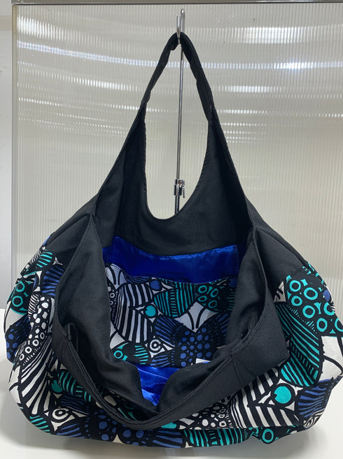 Ballontasche mit Schmetterlingsdruck (schwarz x blau)